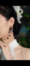 Classic black floral tassel earrings and personalized earrings Item Picture